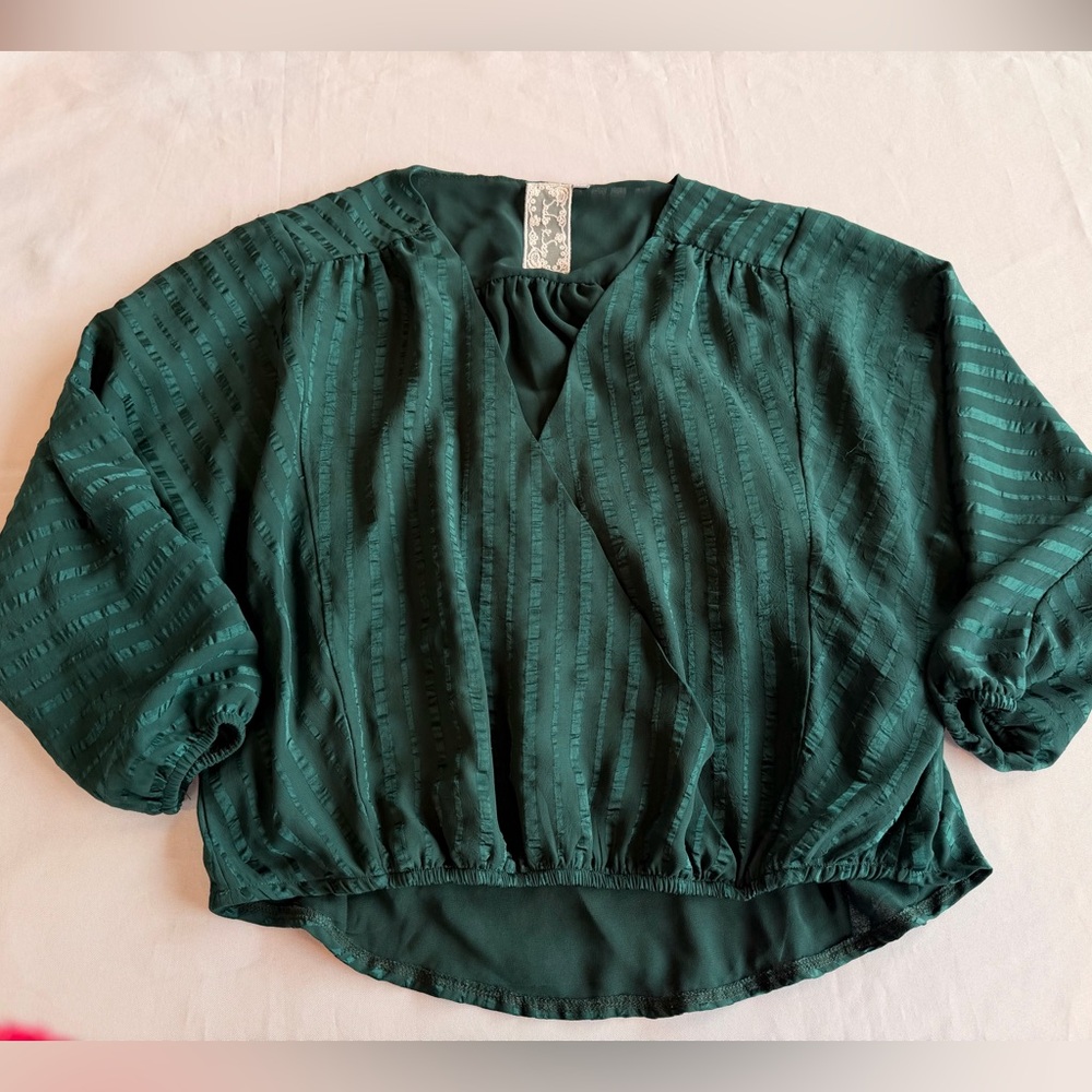 Sadie & Sage Elegant Deep Green Blouse Size Medium